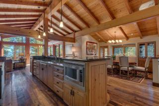 Gray Bear Lake View Estate - Stunning Cabin w 4 Master Suites, Private Hot Tub! - Carnelian Bay - 7
