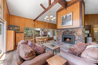 Starry Skies on the West Shore, Private Beach, Fireplace, Pet Friendly, Close to Ski Resorts - Tahoe City - 0