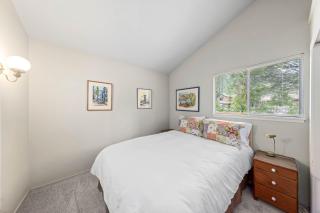 Starry Skies on the West Shore, Private Beach, Fireplace, Pet Friendly, Close to Ski Resorts - Tahoe City - 4