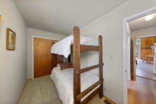 Starry Skies on the West Shore, Private Beach, Fireplace, Pet Friendly, Close to Ski Resorts - Tahoe City - 3