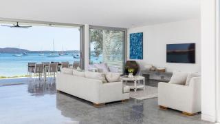 Whitehouse On The Water - Corlette - 0