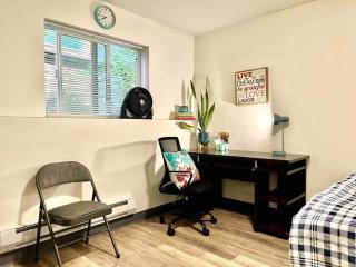 Private Room with Shared Bathroom on the 1st Floor 10 minutes walk to University of Washington - Seattle - 1