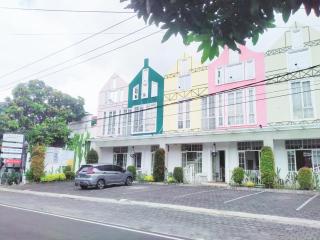 Victoria Bed & Breakfast - Malang - 9