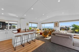 Scenic Lake Views - Taupo Holiday Home - Taupo - 4