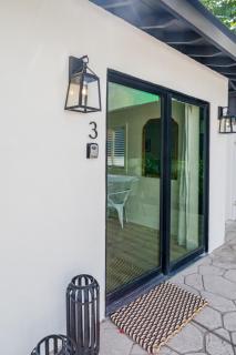 Elegant Guest unit Universal sleeps 6 hot tub - Los Angeles - 6