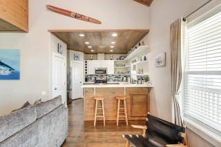 Private Pool ~ Game Room ~ Sleeps 14 ~Walk to DT - Port Aransas - 1