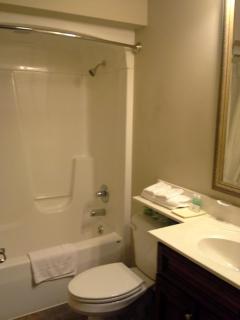 Gamble Farm Inn and Suites - 9