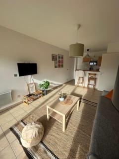 Appartement T2 avec balcon, lumineux, au calme. - Blaye - 9