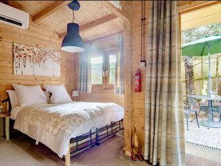 Duck Lodge B&B with Hot Tub - Pyecombe - 1