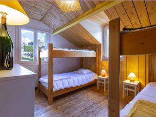 Maison au centre du village, cour privative, au calme, Wi-Fi, cheminée, idéale pour familles. - FR-1-401-234 - 1