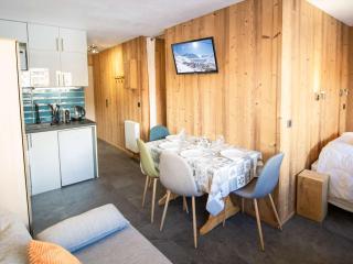 Appartement rénové Val Thorens - 4 pers, 2 chambres, balcon, plein cœur, proximité pistes, commerces - FR-1-637-35 - 1