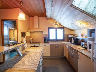 Chalet spacieux à Châtel, 6 chambres, 4 salles de bain, près des remontées mécaniques, WiFi, parking - FR-1-676-3 - Châtel - 2