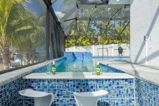 Kayaks, Boat Dock, Heated Pool & Spa, Outside Kitchen, Tiki Hut - Villa Pedro - Roelens Vacations - Cape Coral - 9