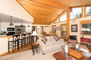Victory Place at Palisades - Stunning 5 BR with Private Hot Tub and Pool Table - Olympic Valley - 0