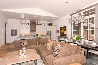 First Light Farmhouse- Hot Tub- Gourmet Kitchen- Premier Neighborhood - Truckee - 2