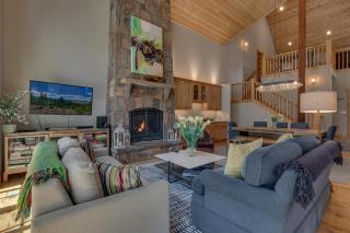 Truckee Treasure at Grays Crossing, Relaxing Home w Private Hot Tub, Dogs Welcome! - Truckee - 0