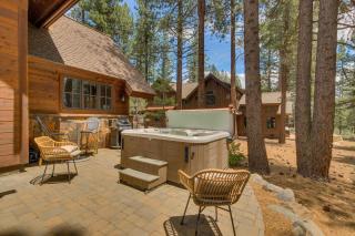 Truckee Treasure at Grays Crossing by Tahoe Getaways - Relaxing Home w Private Hot Tub, Dogs Welcome! - 2