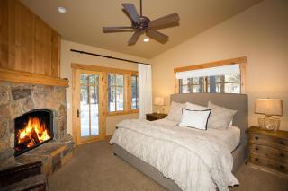 Truckee Treasure at Grays Crossing by Tahoe Getaways - Relaxing Home w Private Hot Tub, Dogs Welcome! - 1