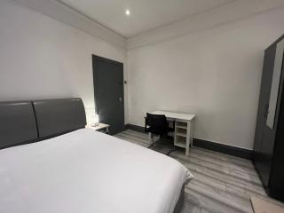 Rooms in Modernised Victorian House - Croydon - 7