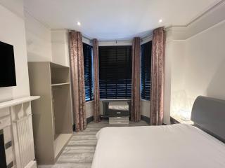 Rooms in Modernised Victorian House - Croydon - 6