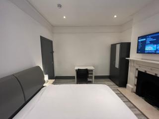 Rooms in Modernised Victorian House - Croydon - 4