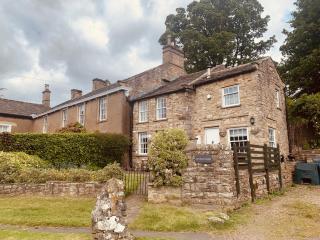 A D Coach House Cottage - Richmond - 6