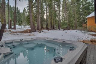 Contemporary Tahoe Donner 3BR Hot Tub- Pet Friendly- Amenity Access - Truckee - 9