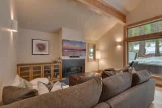 Contemporary Tahoe Donner 3BR Hot Tub- Pet Friendly- Amenity Access - Truckee - 7