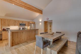 Contemporary Tahoe Donner 3BR Hot Tub- Pet Friendly- Amenity Access - Truckee - 4
