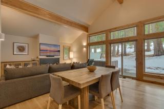Contemporary Tahoe Donner 3BR Hot Tub- Pet Friendly- Amenity Access - Truckee - 3