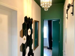 Modern City Center Apartment - 5