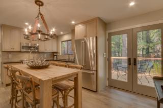 Antler House- Quiet, Charming Cabin w Cozy Fireplace, Close to Skiing - Tahoe City - 7
