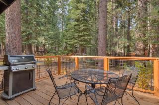 Antler House- Quiet, Charming Cabin w Cozy Fireplace, Close to Skiing - Tahoe City - 5