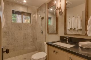 Antler House- Quiet, Charming Cabin w Cozy Fireplace, Close to Skiing - Tahoe City - 3