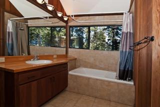 Alpine Darling- Hot Tub- Pet Friendly- 3 Minute Drive to Palisades Tahoe - Alpine Meadows - 3