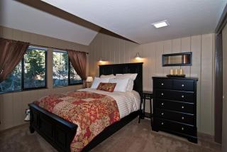 Alpine Darling- Hot Tub- Pet Friendly- 3 Minute Drive to Palisades Tahoe - Alpine Meadows - 2