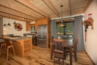 Allenby- LuxuryCabin w Cozy Fireplace, Near Northstar! - Tahoe Vista - 8