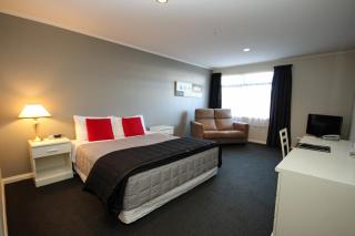 Champers Motor Inn - 9