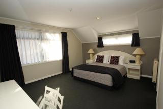 Champers Motor Inn - 3