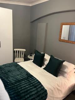 Self Catering Unit - Hallack Rock - 9