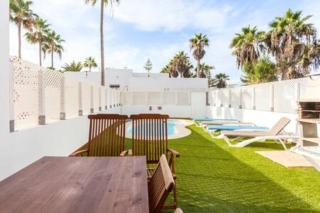 Corralejo Beachside Villa Éter with Private Pool, BBQ & Fast Wifi - Corralejo - 8