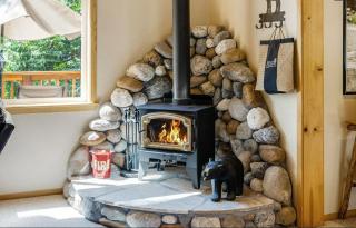 New Listing! Woodland Heights at Tahoe Park- Pet Friendly - Private Beach - 7