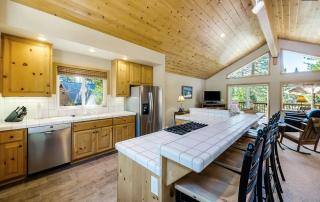 New Listing! Woodland Heights at Tahoe Park- Pet Friendly - Private Beach - 6