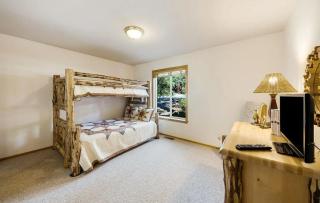 New Listing! Woodland Heights at Tahoe Park- Pet Friendly - Private Beach - Tahoe City - 2
