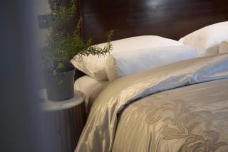Spring Stays Cosy 2-Bed Residence with Free Parking - 6