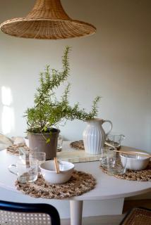 Spring Stays Cosy 2-Bed Residence with Free Parking - 8