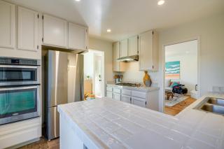 Seaside Home with Hot Tub and Patio Close to Beaches! - Seaside - 4