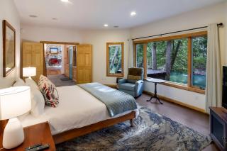 Boardman Monarch - Riverfront Hot Tub w Fireplace - 2