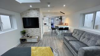 Private Luxury By The Sea, With A Personal Gym, Hot Tub, And Free Parking! - Hamworthy - 8