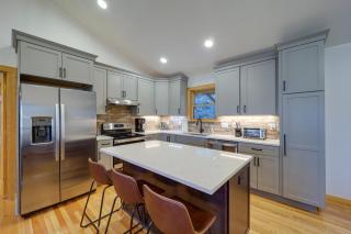 Blowing Rock Escape with Covered Deck and Fire Pit - Blowing Rock - 2